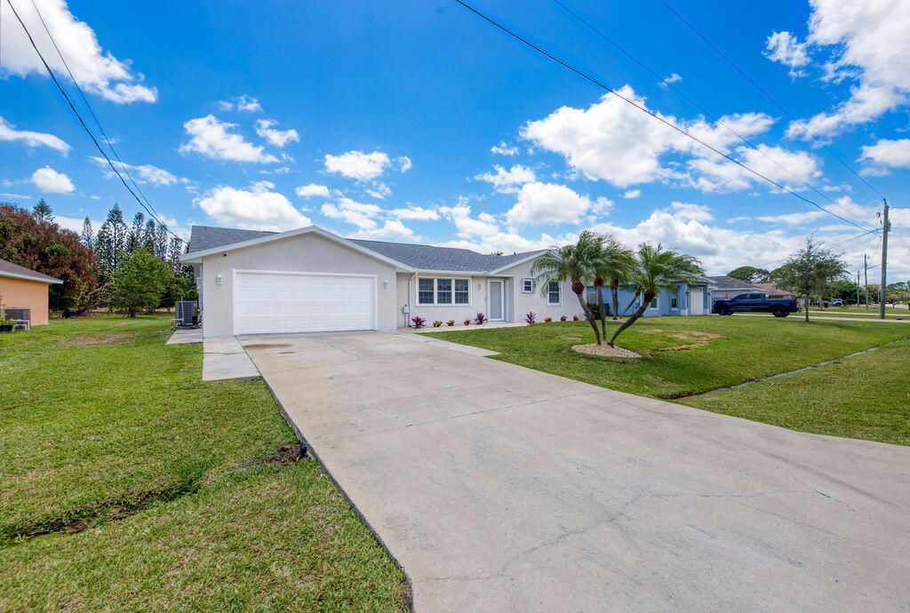 2592 SE Grand Drive, Port Saint Lucie, FL 34952 Photo