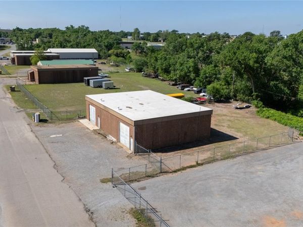 1500 S 14th Street, Clinton, OK 73601