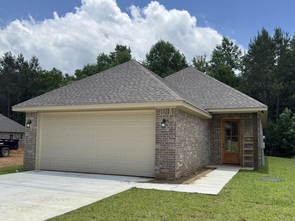44 Riviera Dr., Hattiesburg, MS 39402
