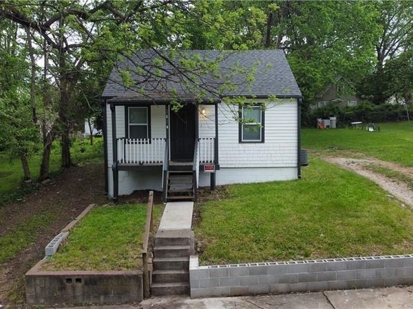 2810 Elmwood Avenue, Kansas City, MO 64128