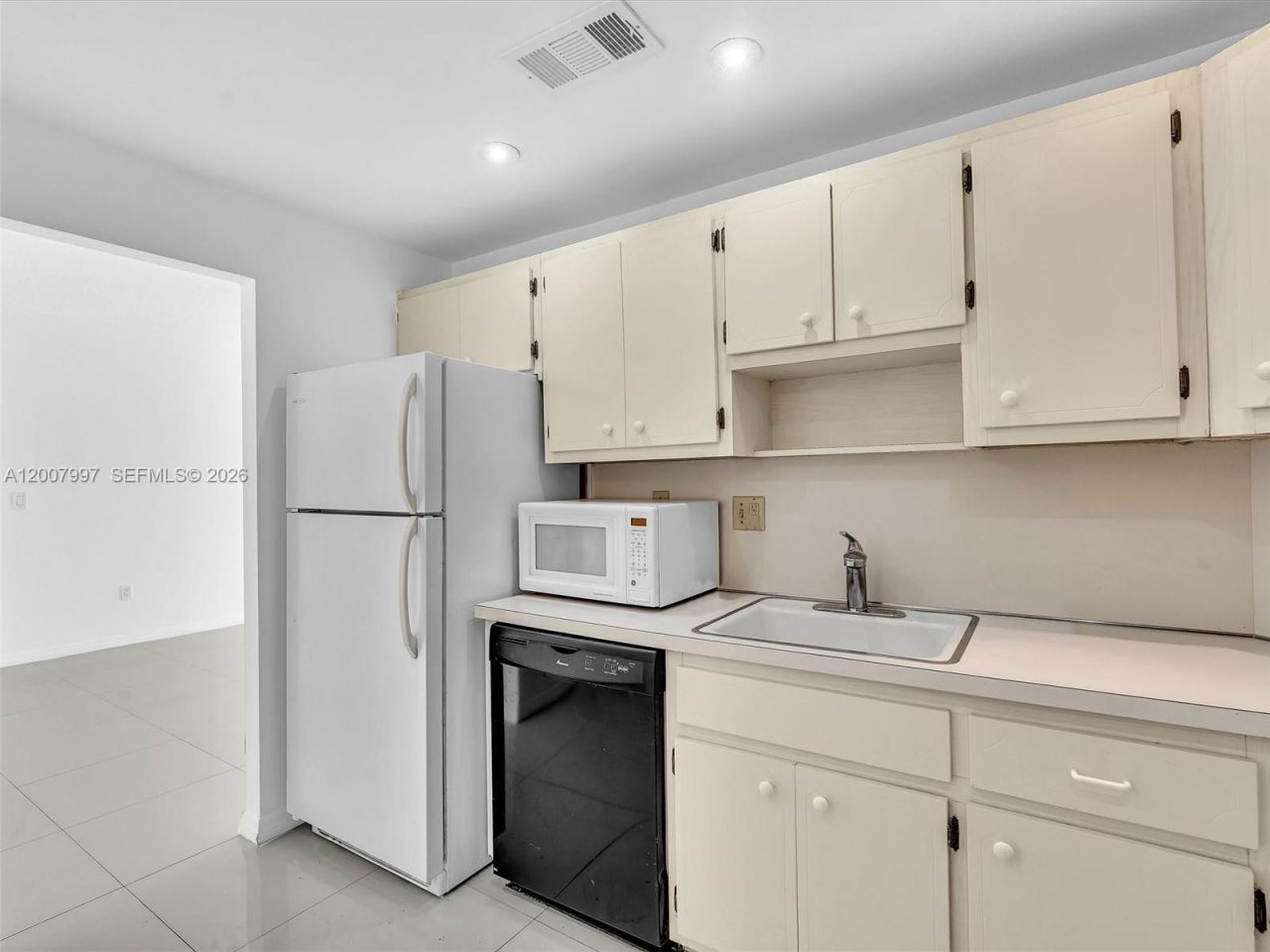 300 Bayview Dr, Unit 902, Sunny Isles Beach, FL 33160 Photo