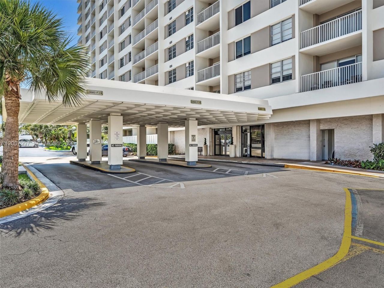 300 Bayview Dr, Unit 902, Sunny Isles Beach, FL 33160 Photo