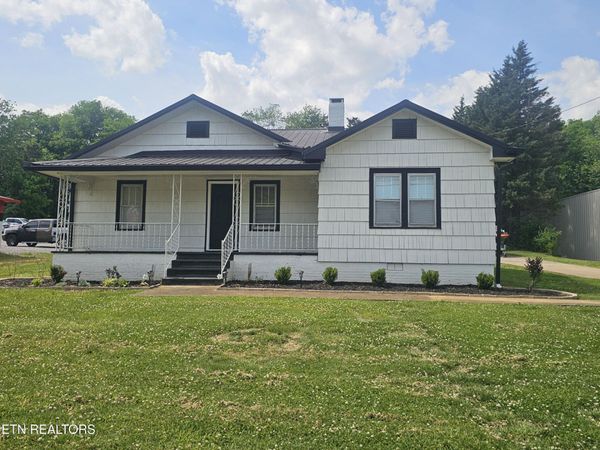 1060 Mulberry St, Loudon, TN 37774