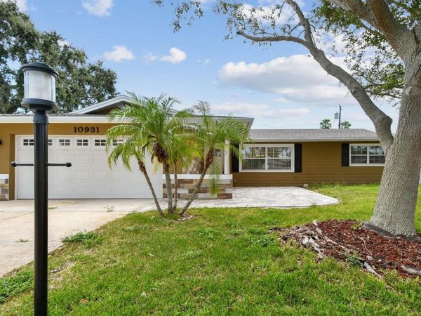 10931 HAMMOCK DRIVE , LARGO, FL 33774