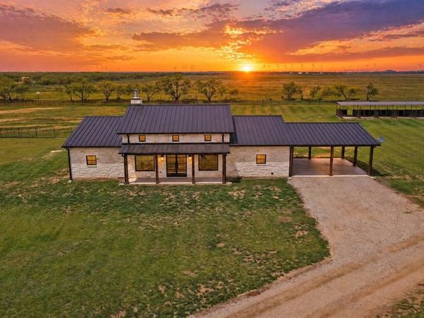 6384 US HWY 281 S , Jacksboro, TX 76458