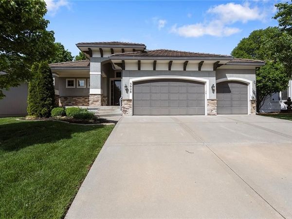 3928 NE INDEPENDENCE Avenue, Lee's Summit, MO 64064
