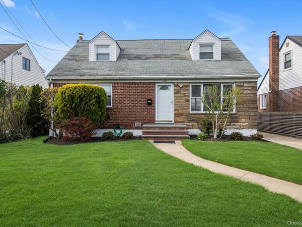 382 Old Country Road, Mineola, NY 11501