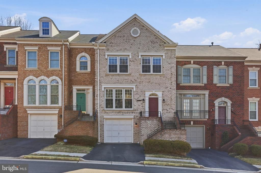 8027 Tanworth Court, Springfield, VA 22152 Main Photo