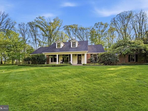 1 OAK TREE LANE , MALVERN, PA 19355