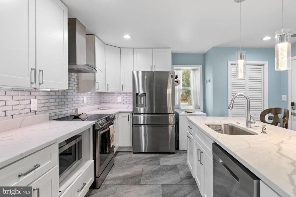 608 NE Blue Ridge Avenue NE , Leesburg, VA 20176 Main Photo