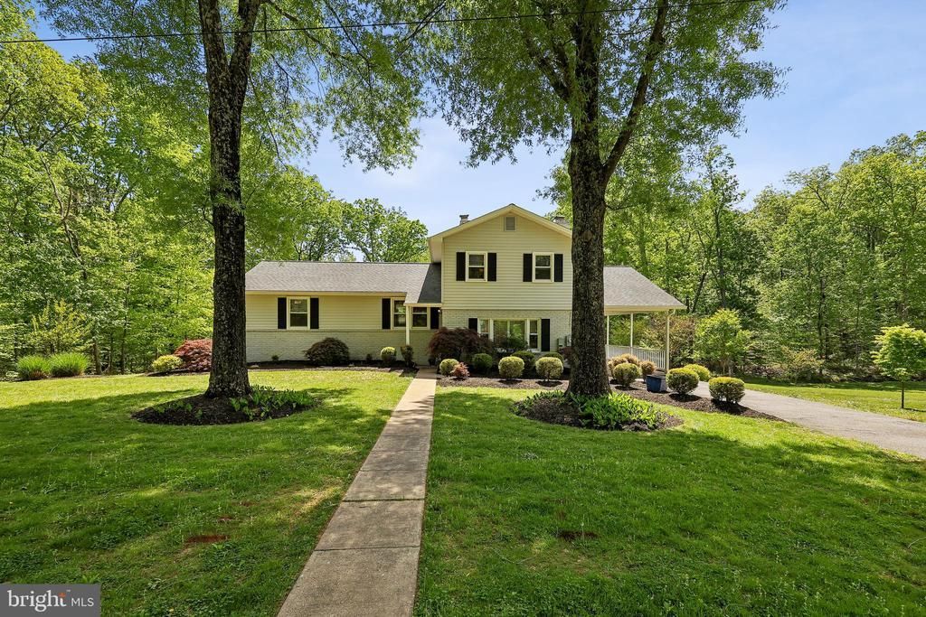 11341 Crescent Drive, Fairfax, VA 22030 Main Photo