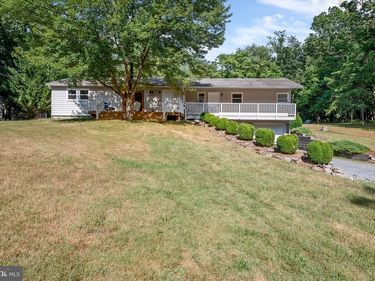 1904 JOHN MOSBY HIGHWAY , BOYCE, VA 22620