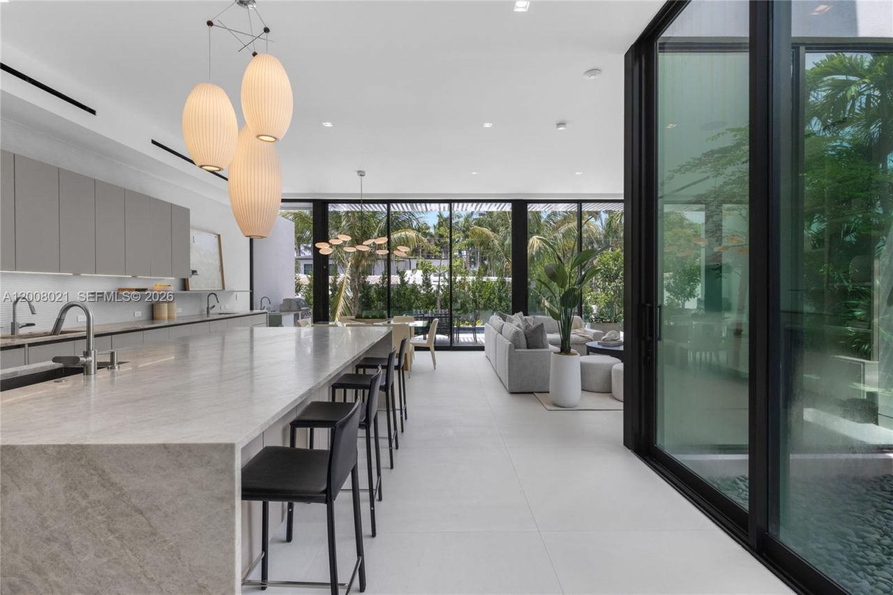 4504 Sheridan Ave , Miami Beach, FL 33140 Photo