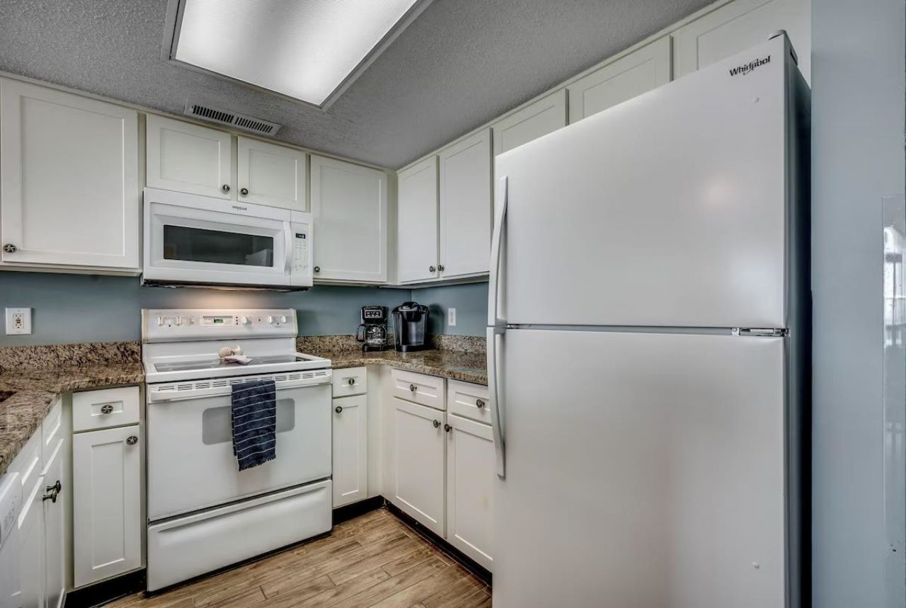 2000 N Ocean Blvd. Photo 11