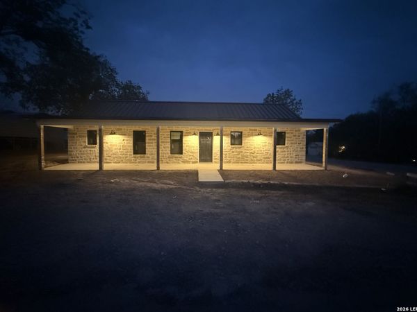 902 CEDAR ST, Bandera, TX 78003