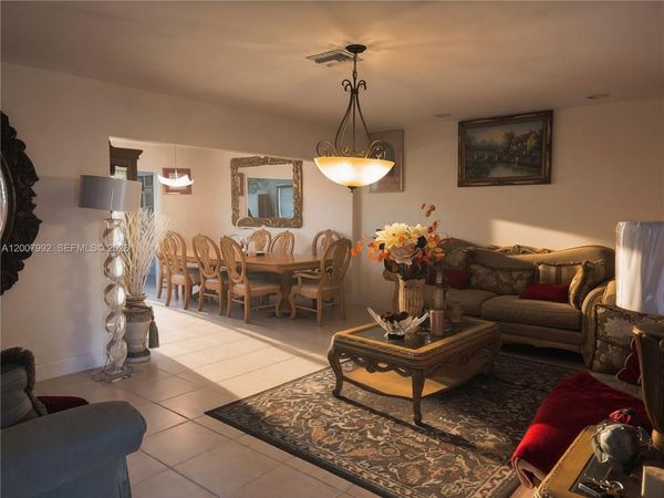 5306 Roosevelt St , Hollywood, FL 33021