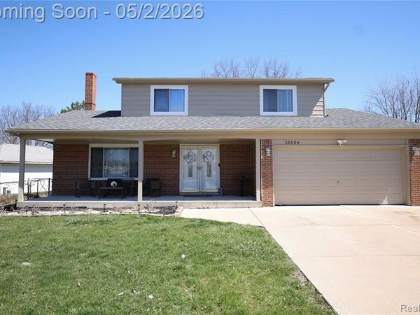 38684 Pinebrook Drive, Sterling Heights, MI 48310