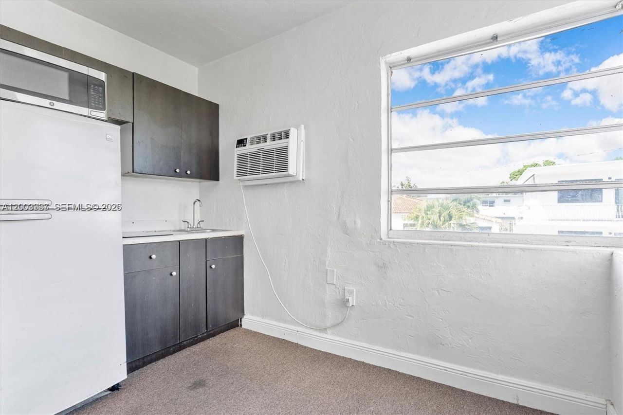 420 78th St, Miami Beach, FL 33141 Photo