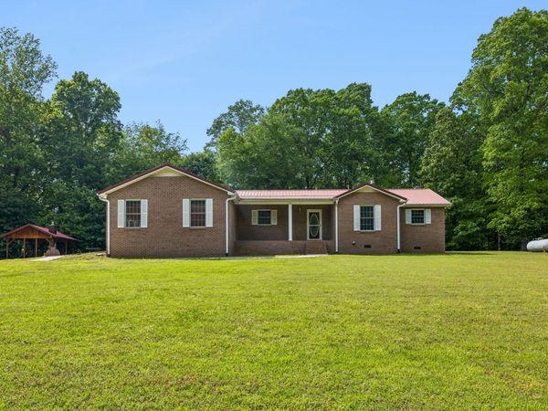 426 Schwartz Ln, Estill Springs, TN 37330