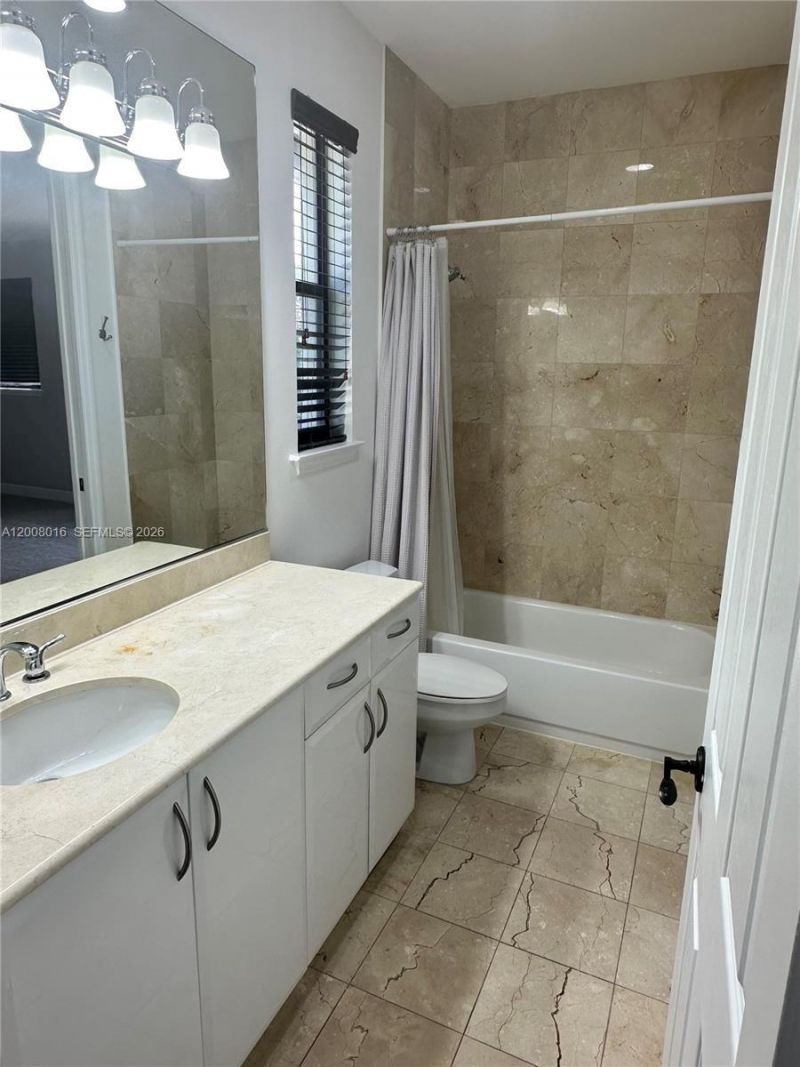 3054 Mcdonald St , Unit 8, Miami, FL 33133 Photo