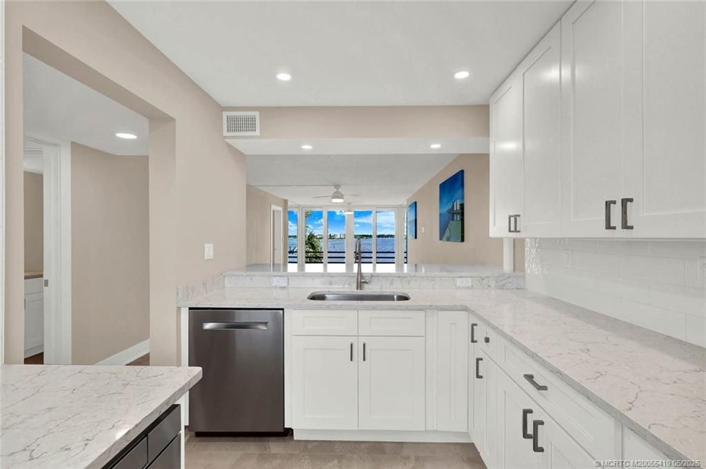 1950 SW Palm City Road, Unit 14-305, Stuart, FL 34994 Photo