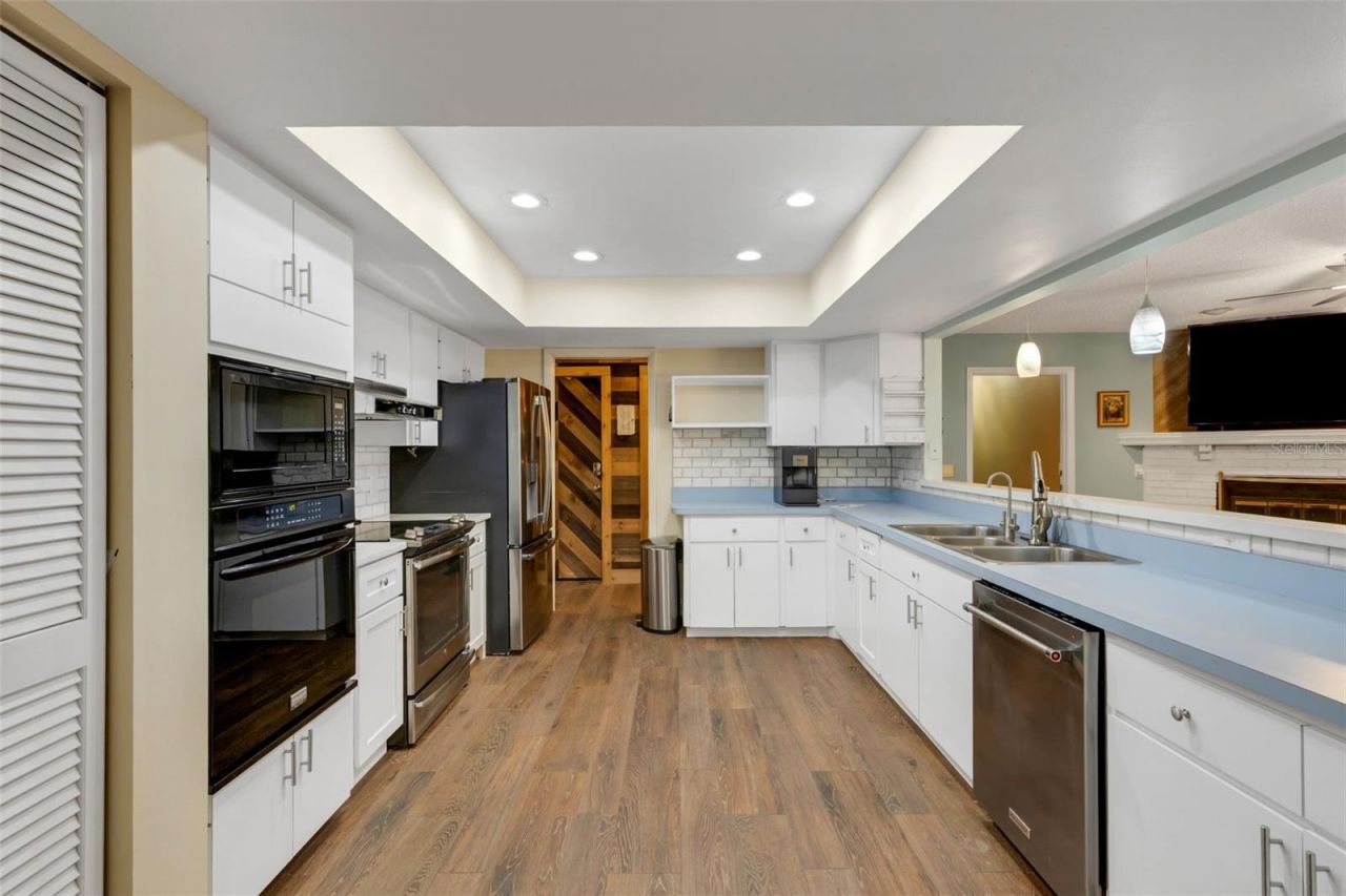 3656 Oak Grove Drive, Sarasota, FL 34243 Photo