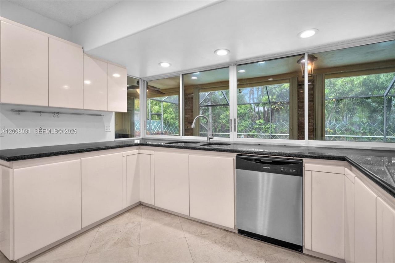 3441 N Hills Dr, Unit 00, Hollywood, FL 33021 Photo