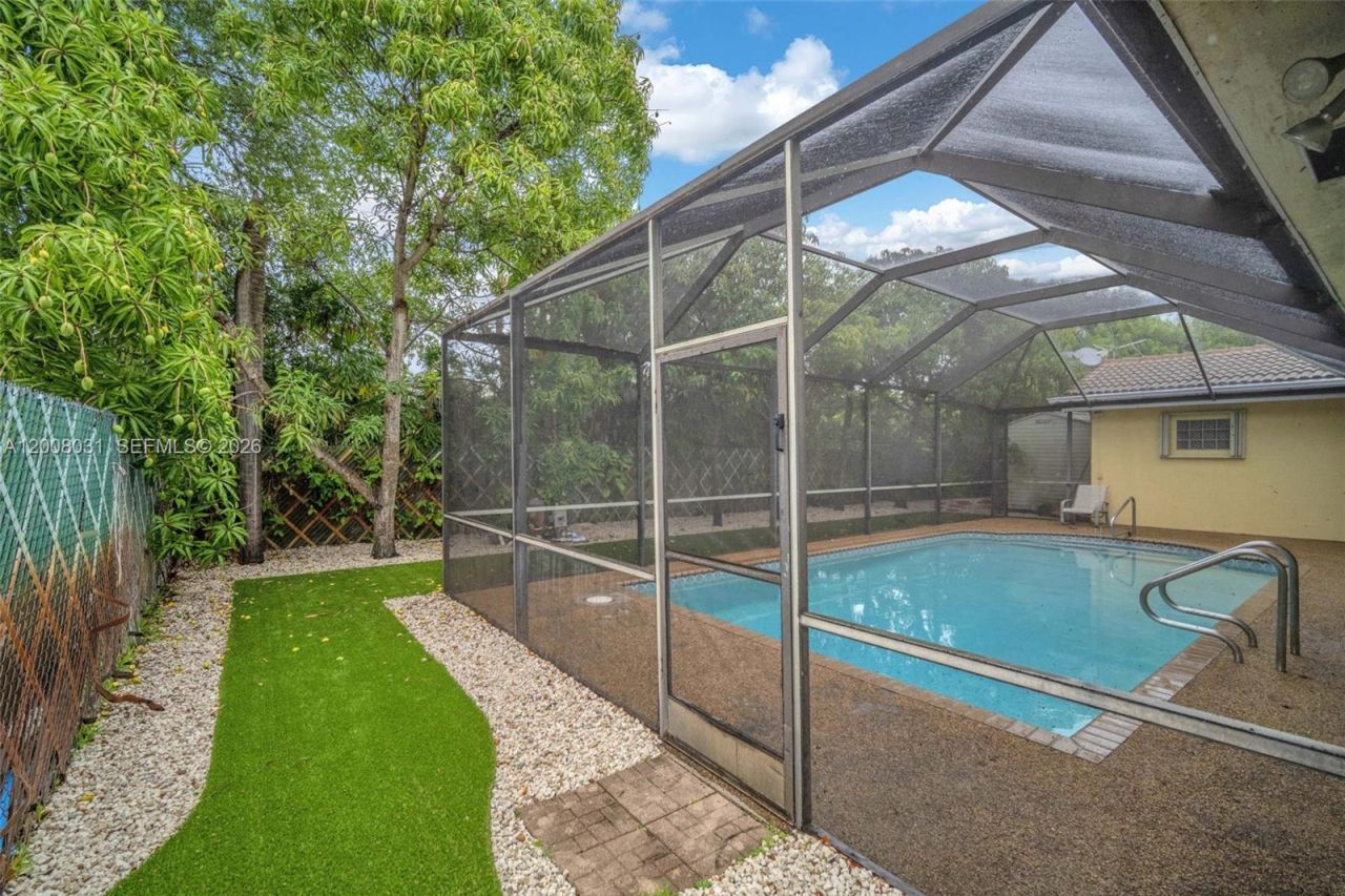 3441 N Hills Dr, Unit 00, Hollywood, FL 33021 Photo