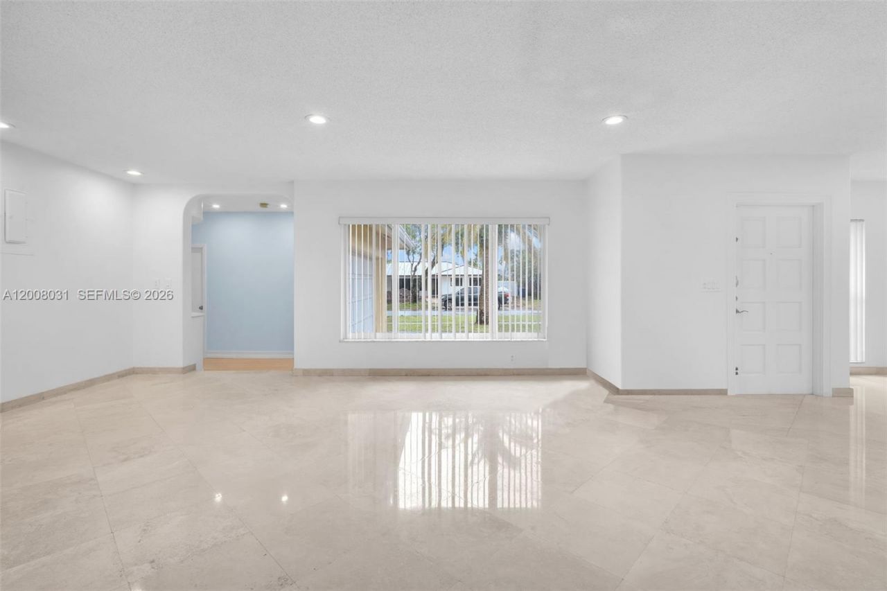 3441 N Hills Dr, Unit 00, Hollywood, FL 33021 Photo