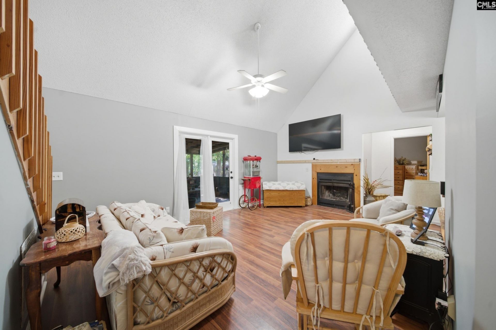 1212 Nazareth Road  Photo 6