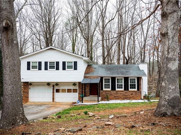 917 Chartley Drive SW, Lilburn, GA 30047