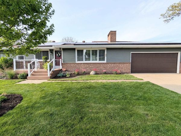 506 HILLCREST Drive, Washington, IL 61571