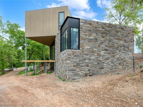 929 NW C Street , Bentonville, AR 72712