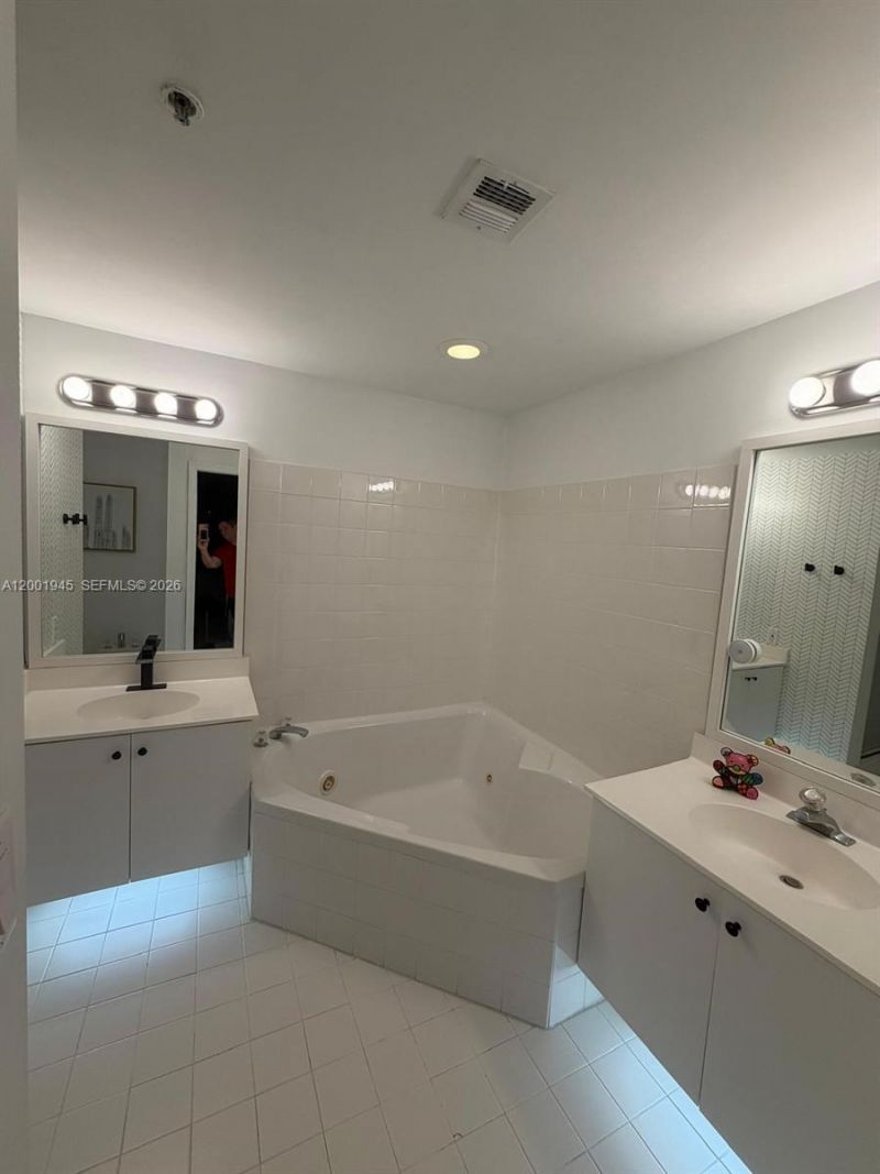 9725 NW 52nd St, Unit 202, Doral, FL 33178 Photo
