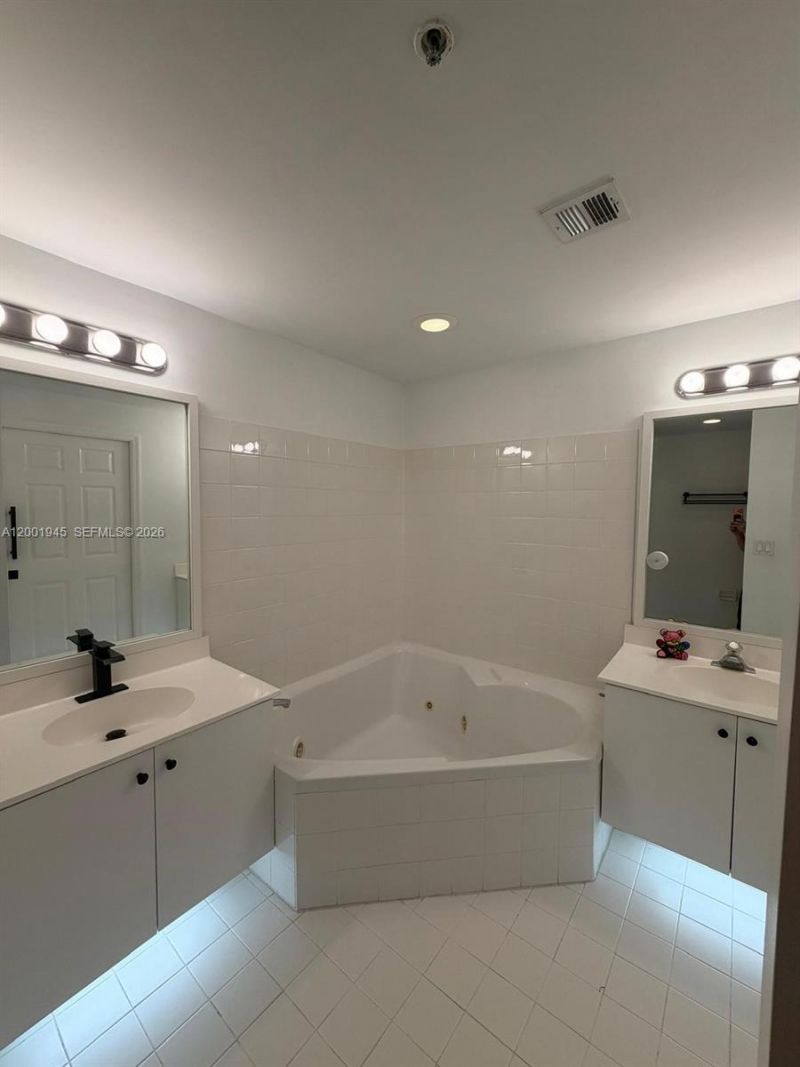 9725 NW 52nd St, Unit 202, Doral, FL 33178 Photo