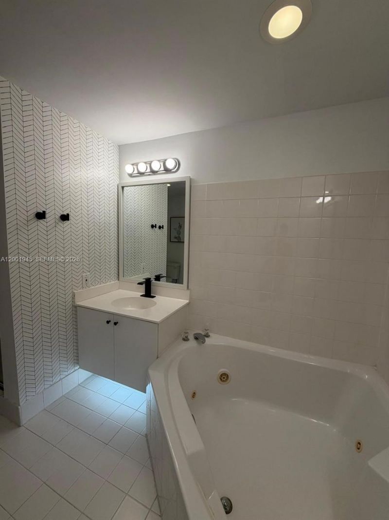 9725 NW 52nd St, Unit 202, Doral, FL 33178 Photo