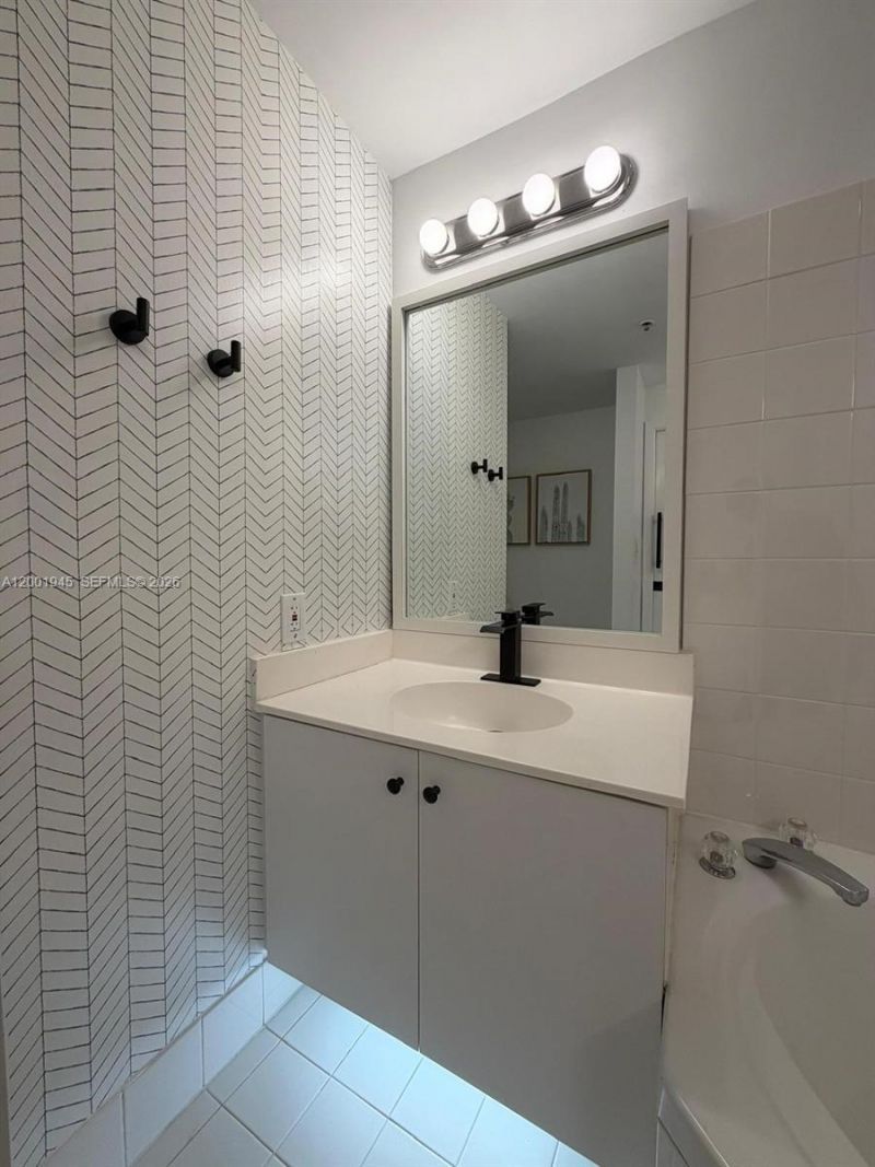 9725 NW 52nd St, Unit 202, Doral, FL 33178 Photo