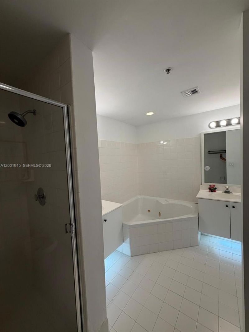 9725 NW 52nd St, Unit 202, Doral, FL 33178 Photo