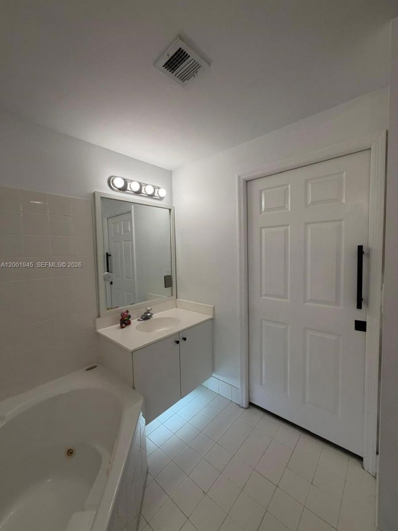 9725 NW 52nd St, Unit 202, Doral, FL 33178 Photo