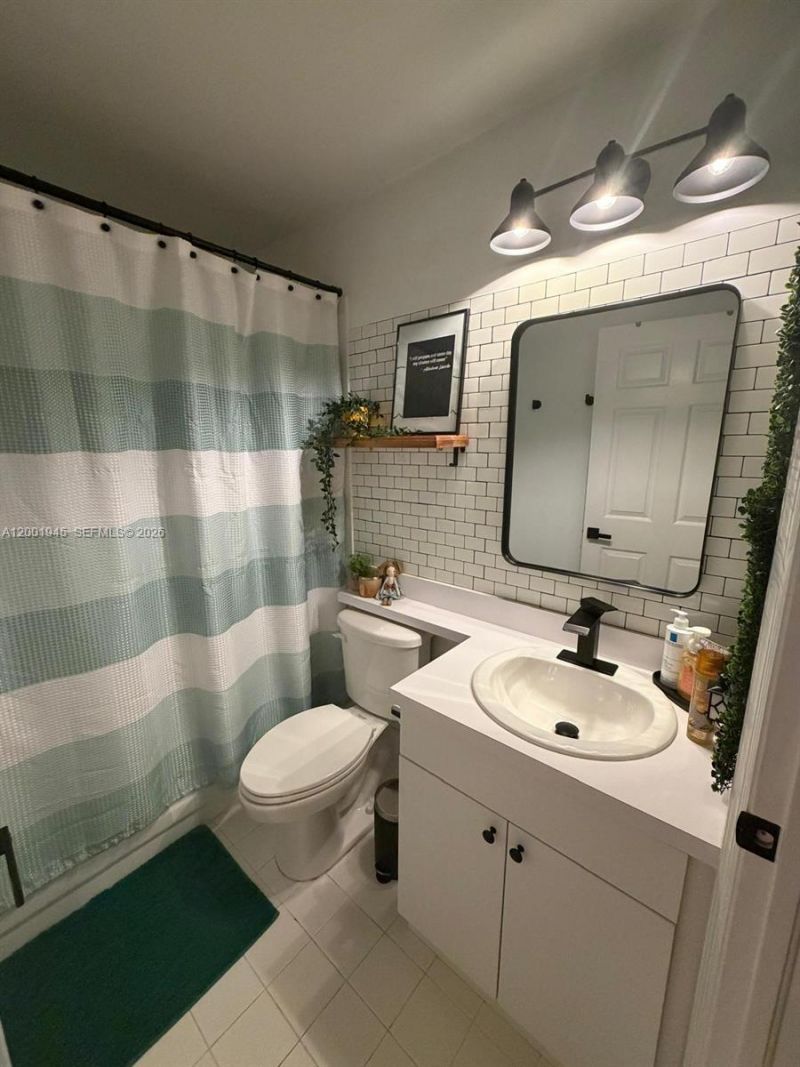 9725 NW 52nd St, Unit 202, Doral, FL 33178 Photo