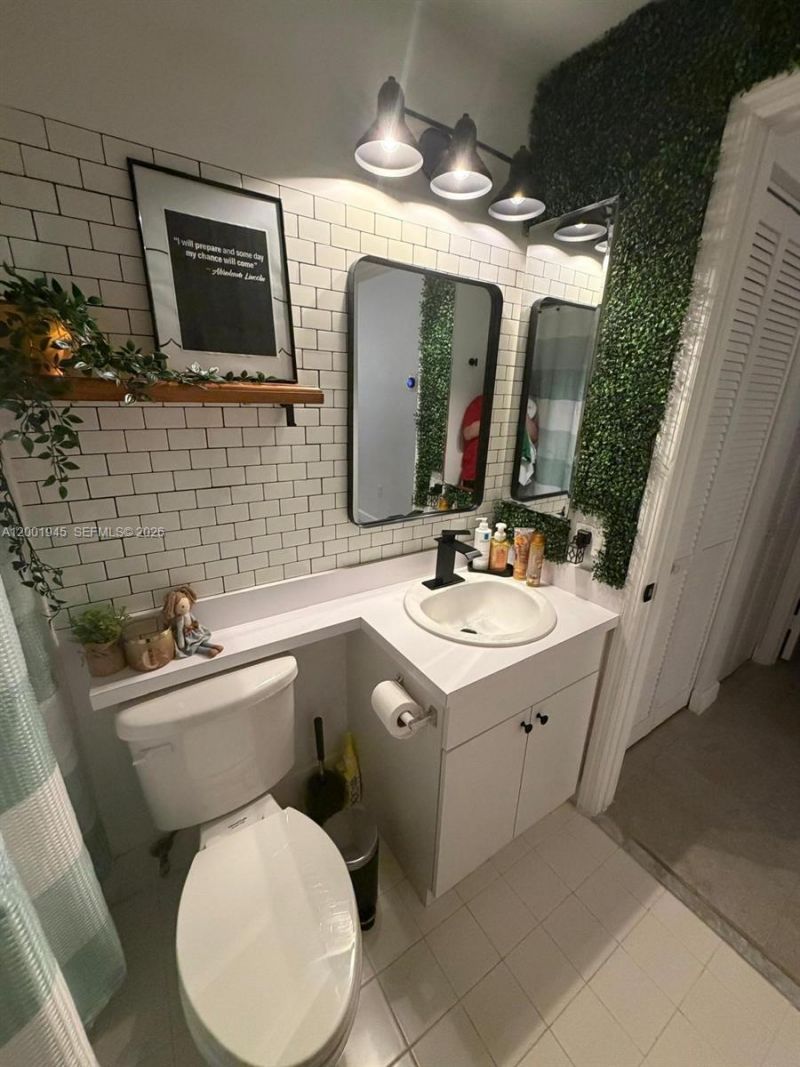 9725 NW 52nd St, Unit 202, Doral, FL 33178 Photo