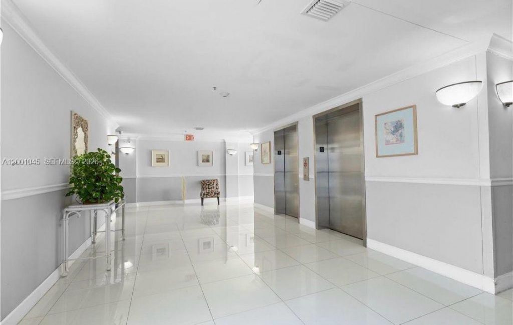 9725 NW 52nd St, Unit 202, Doral, FL 33178 Photo