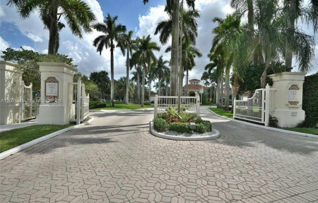 9725 NW 52nd St, Unit 202, Doral, FL 33178 Photo