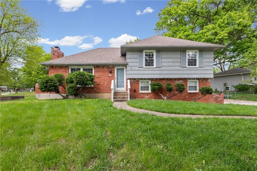 7617 NW Milrey Drive, Kansas City, MO 64152 Main Photo