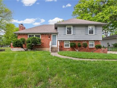 7617 NW Milrey Drive, Kansas City, MO 64152