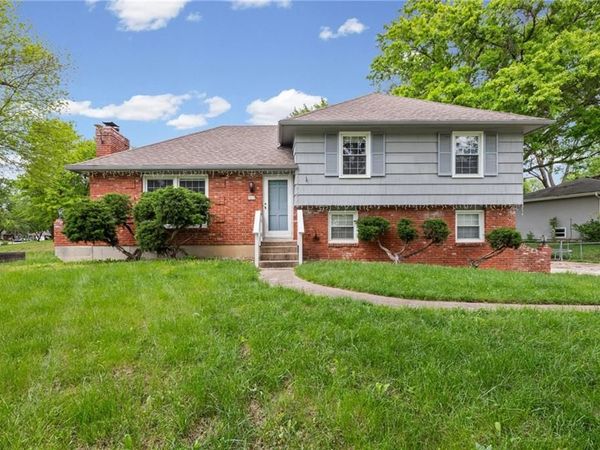 7617 NW Milrey Drive, Kansas City, MO 64152