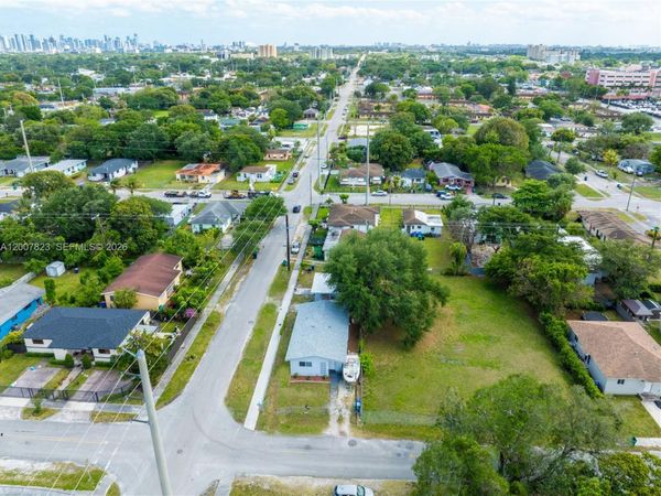 2406 NW 67th St , Miami, FL 33147