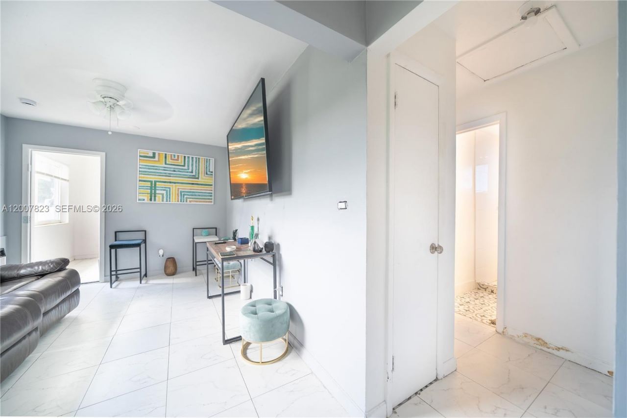 2406 NW 67th St, Miami, FL 33147 Photo
