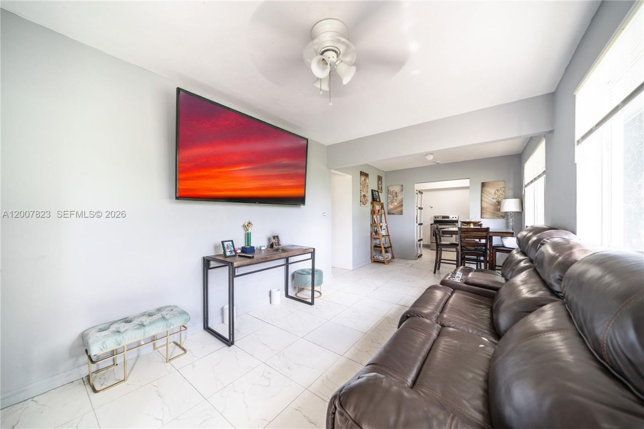 2406 NW 67th St, Miami, FL 33147 Photo