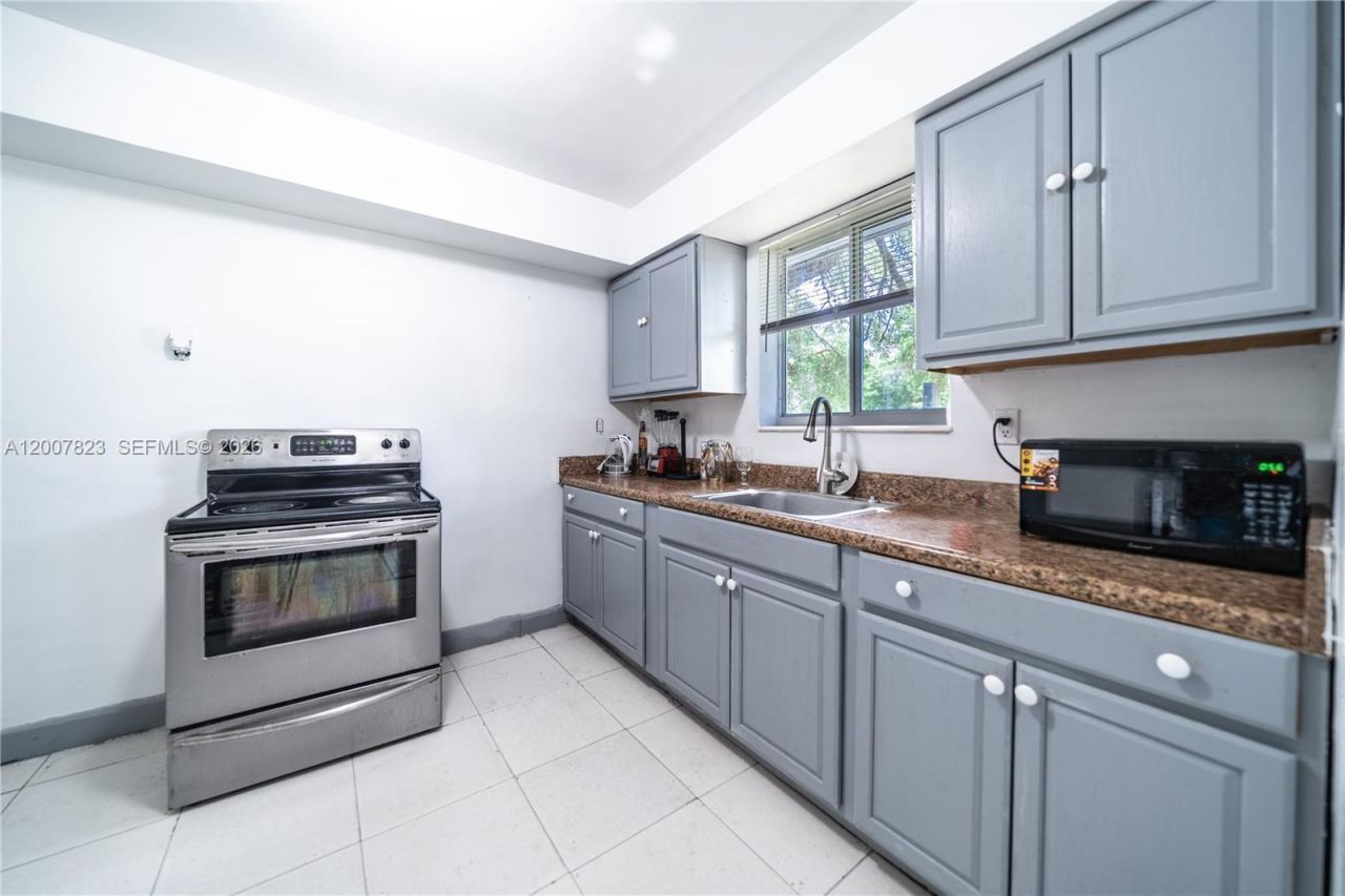 2406 NW 67th St, Miami, FL 33147 Photo